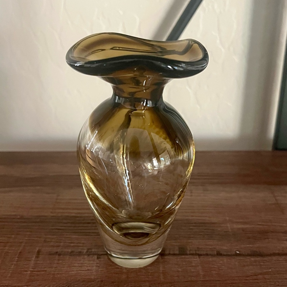 Vintage Murano Style hand-blown glass bud vase swirl w/ brown gold flecks 5 “